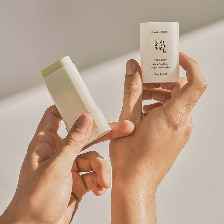 BEAUTY OF JOSEON - Matte Sun Stick : Mugwort + Camelia SPF50 PA++++ - 18g
